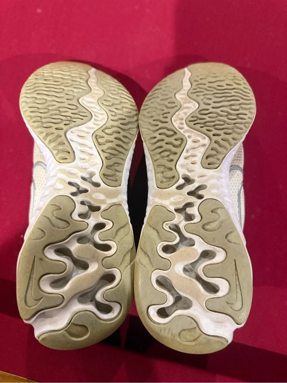 Nike Women’s Lightweight White Sneakers